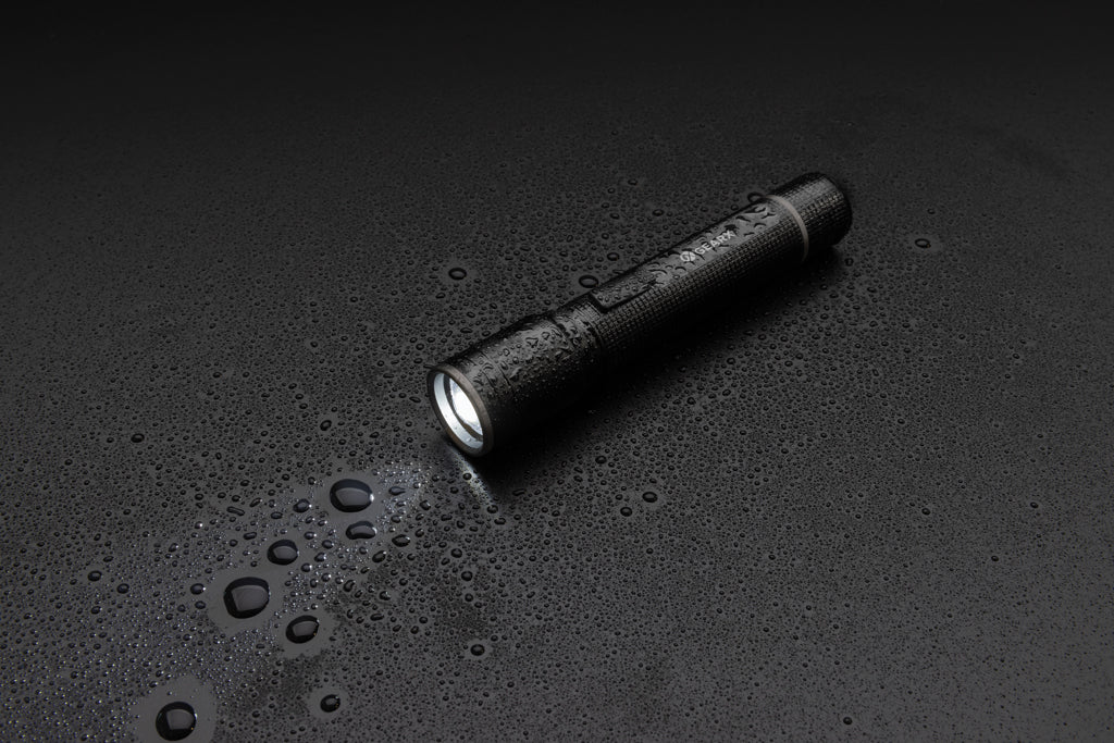 Gear X USB-återuppladdningsbar ficklampa RCS aluminium