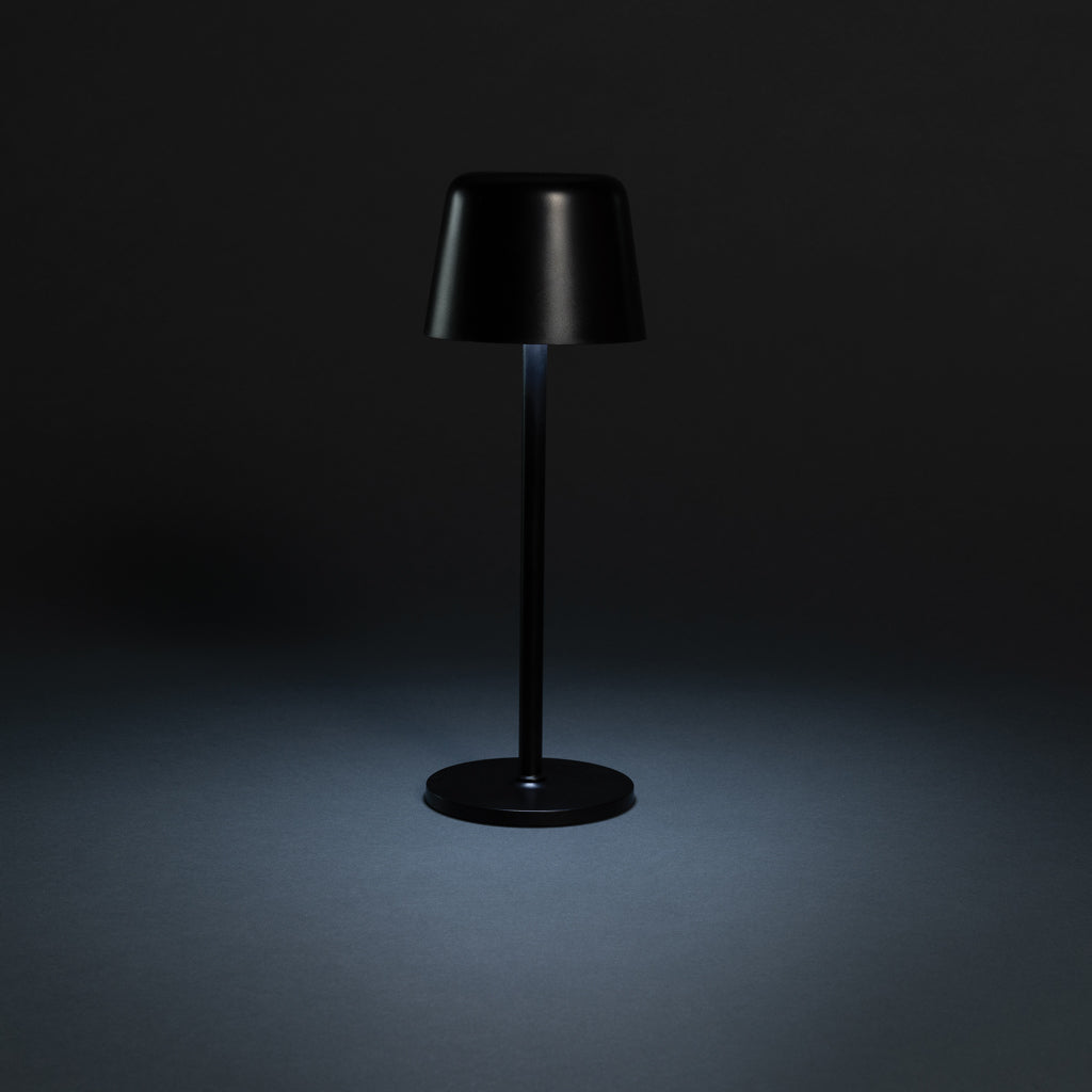 Zenic RCS återvunnen plast USB laddningsbar bordslampa