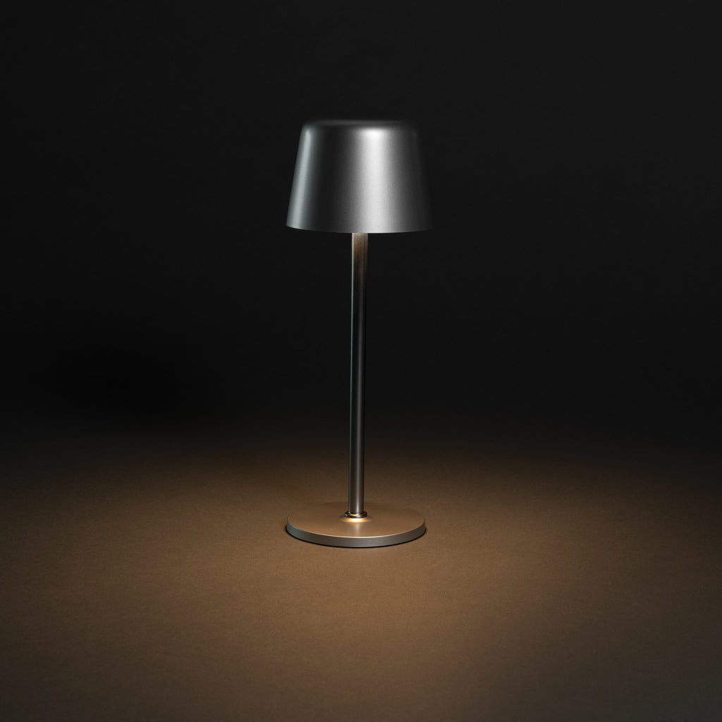 Zenic RCS återvunnen plast USB laddningsbar bordslampa