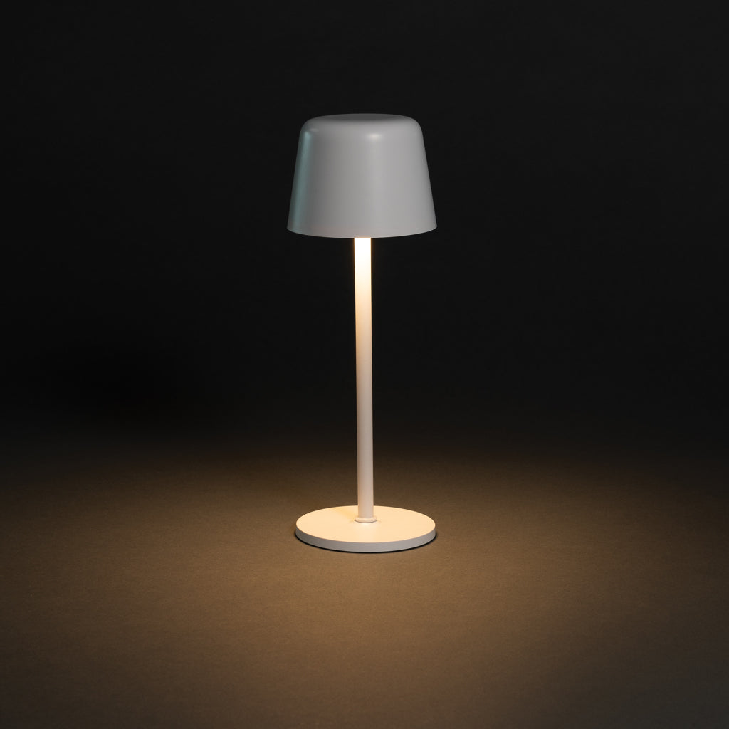Zenic RCS återvunnen plast USB laddningsbar bordslampa