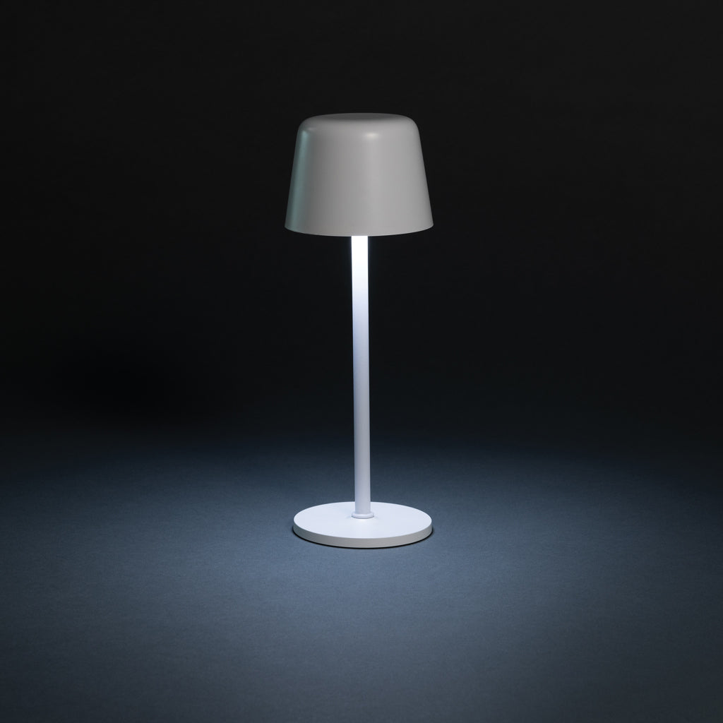 Zenic RCS återvunnen plast USB laddningsbar bordslampa