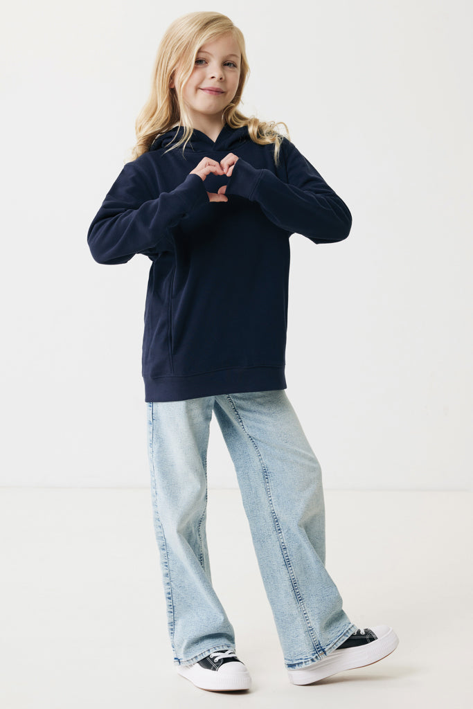IQONIQ Yengo barnhoodie i återvunnen bomull med sidofickor