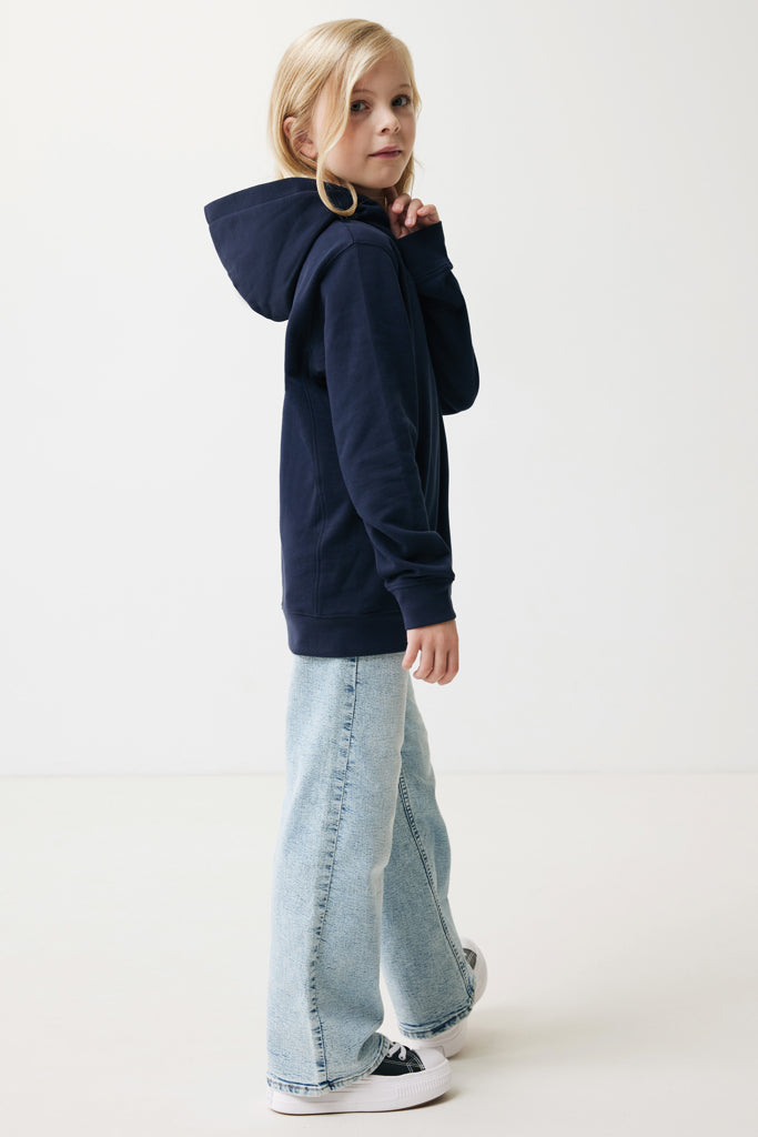 IQONIQ Yengo barnhoodie i återvunnen bomull med sidofickor
