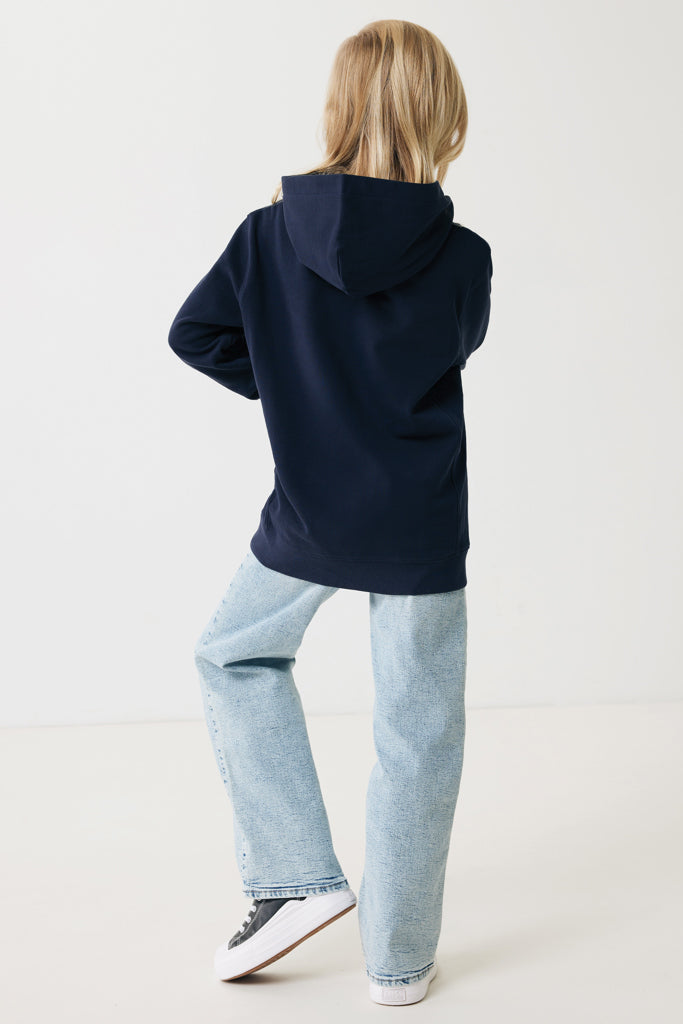 IQONIQ Yengo barnhoodie i återvunnen bomull med sidofickor
