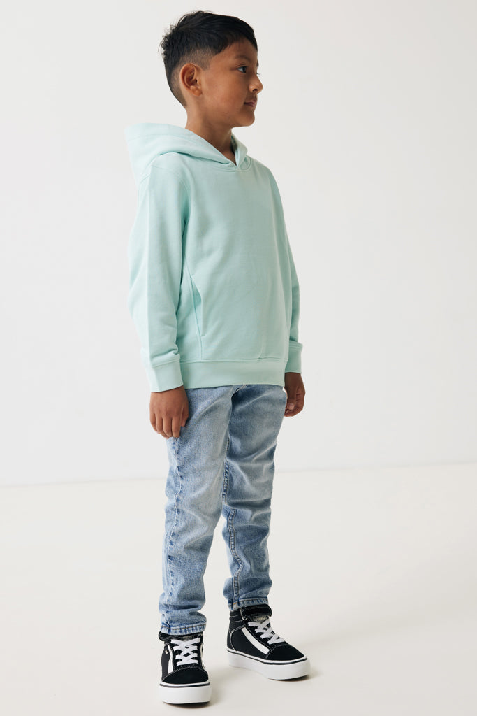 IQONIQ Yengo barnhoodie i återvunnen bomull med sidofickor