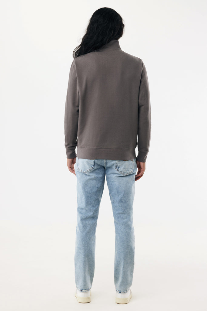 IQONIQ Elgon tröja i återvunnen bomull med kvartslång dragke