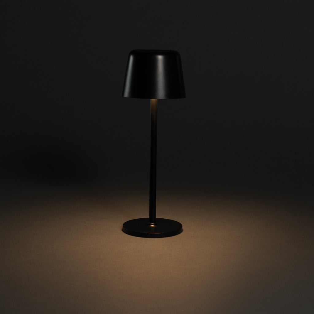 Zenic RCS återvunnen plast USB laddningsbar bordslampa