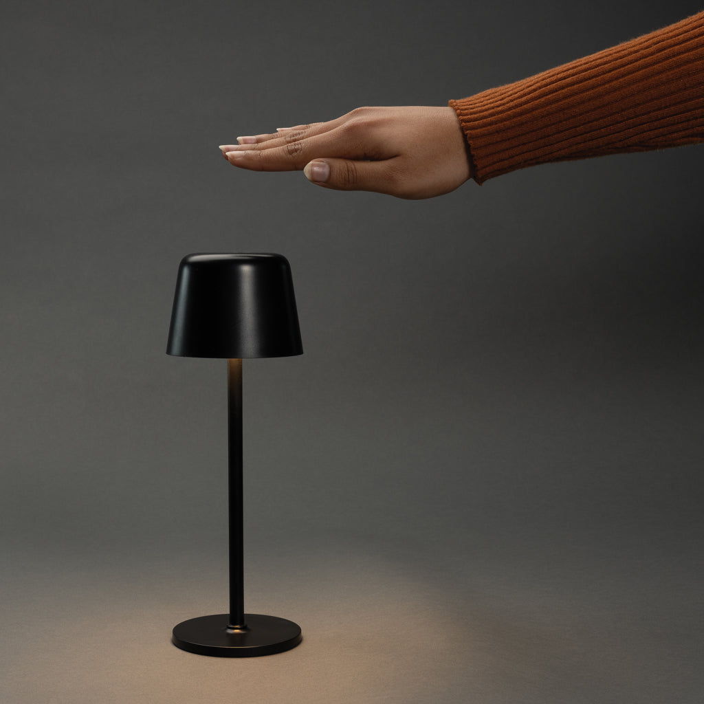 Zenic RCS återvunnen plast USB laddningsbar bordslampa