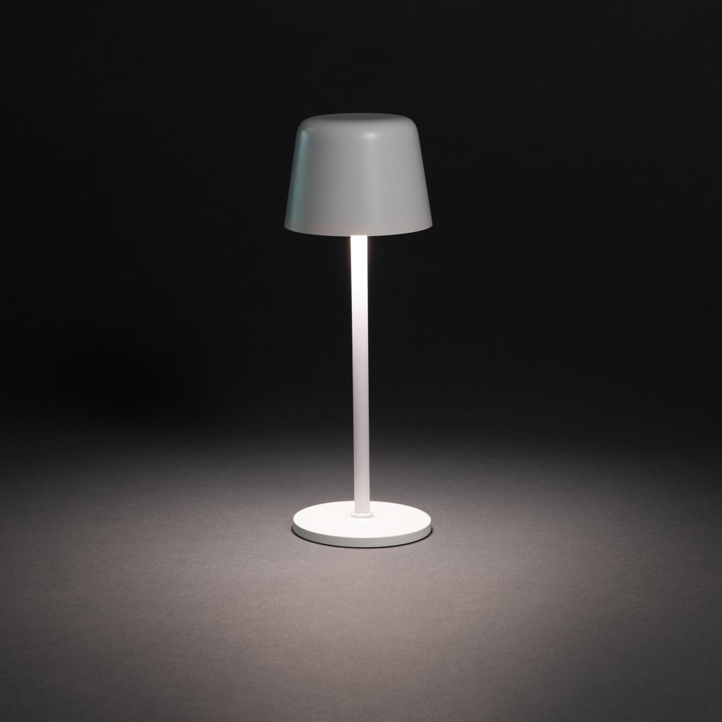 Zenic RCS återvunnen plast USB laddningsbar bordslampa