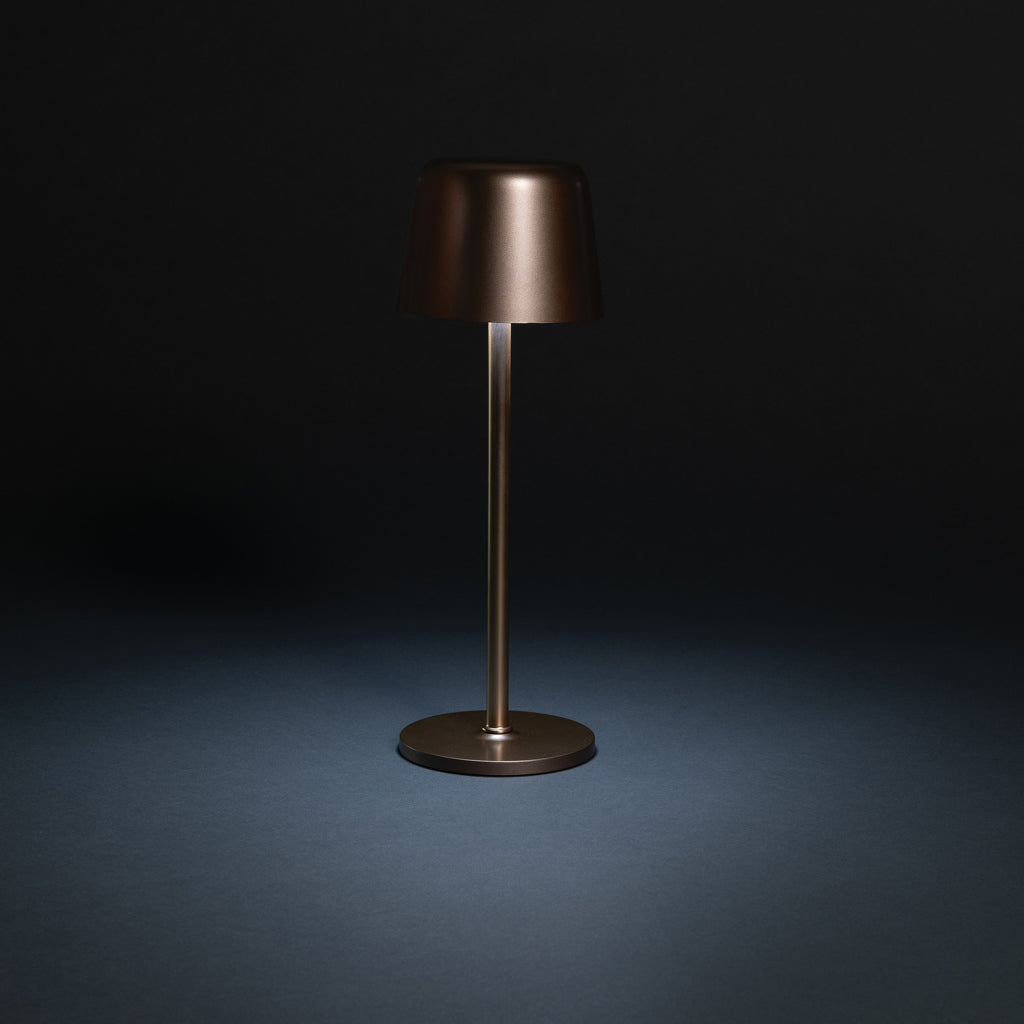 Zenic RCS återvunnen plast USB laddningsbar bordslampa