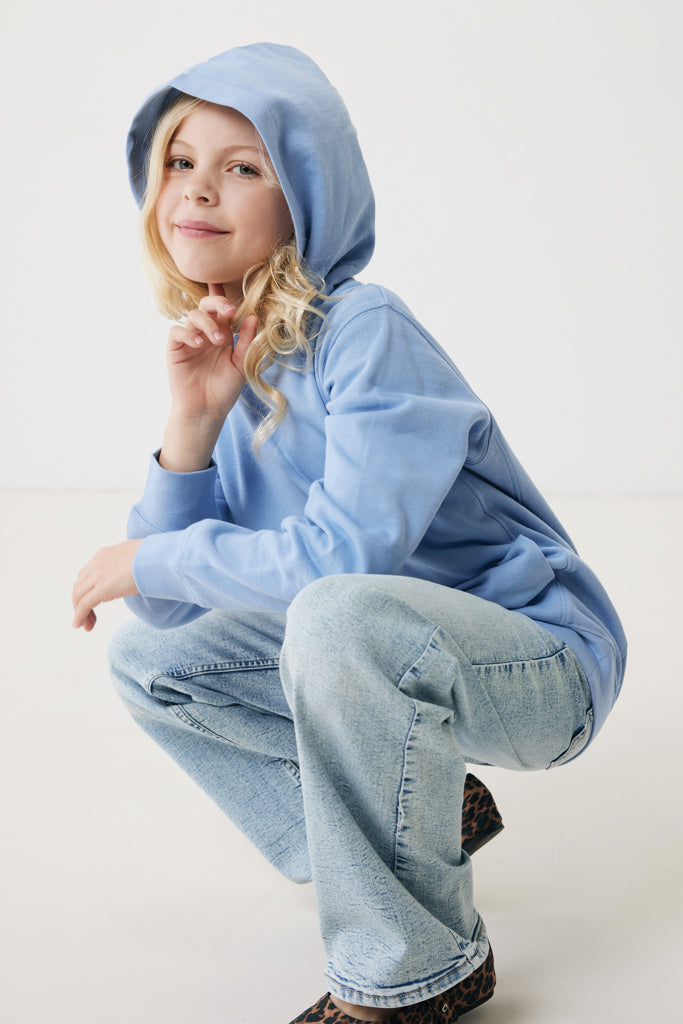 IQONIQ Yengo barnhoodie i återvunnen bomull med sidofickor