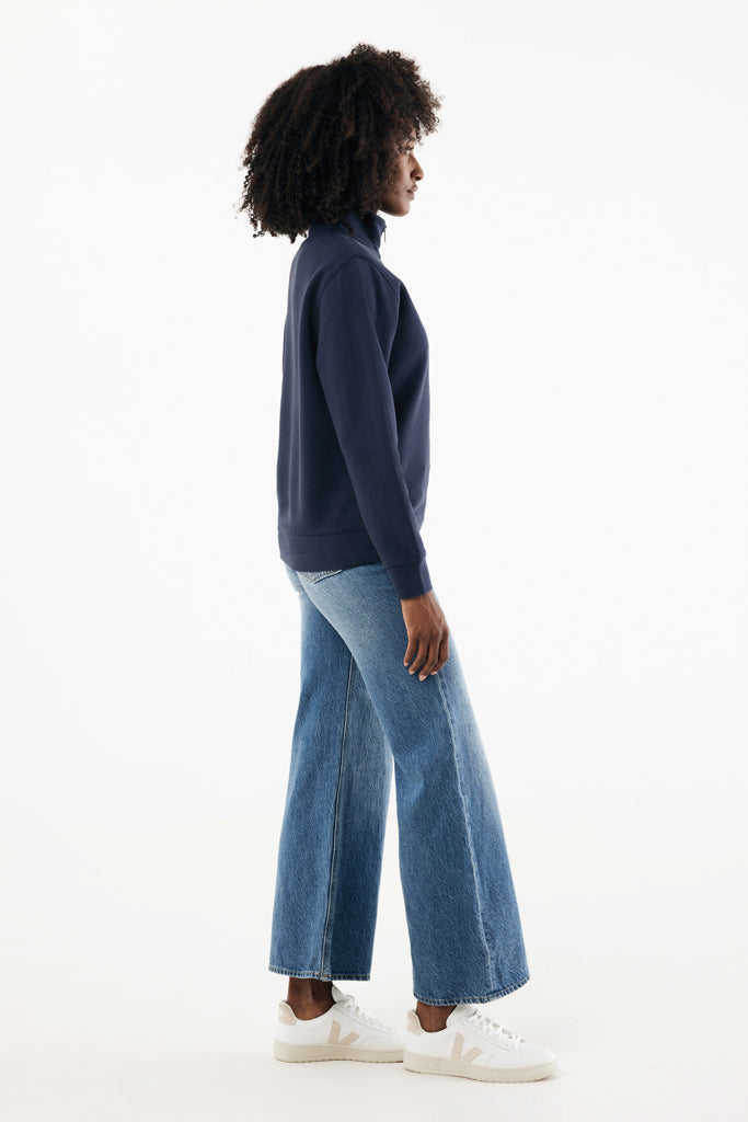 IQONIQ Elgon tröja i återvunnen bomull med kvartslång dragke