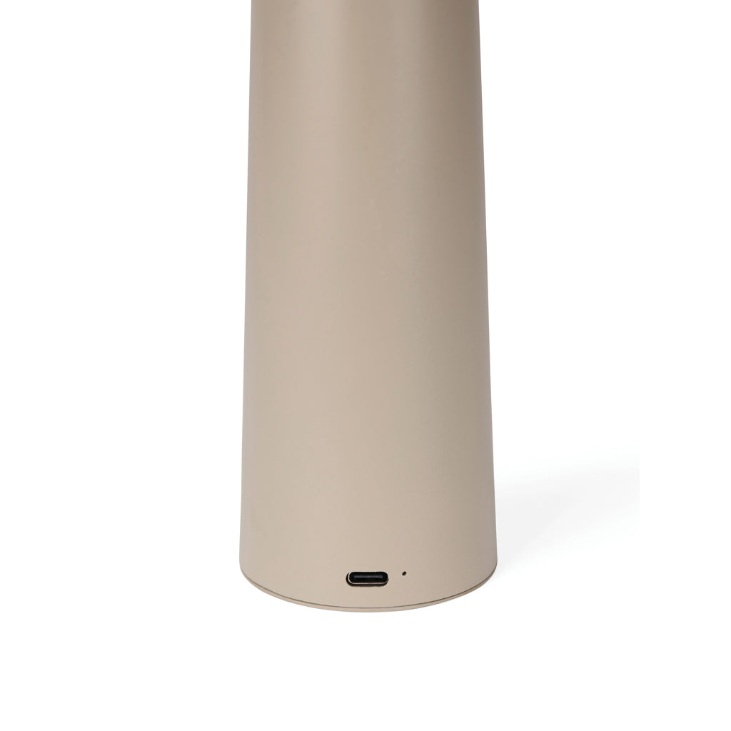 VINGA Avery RCS bordslampa