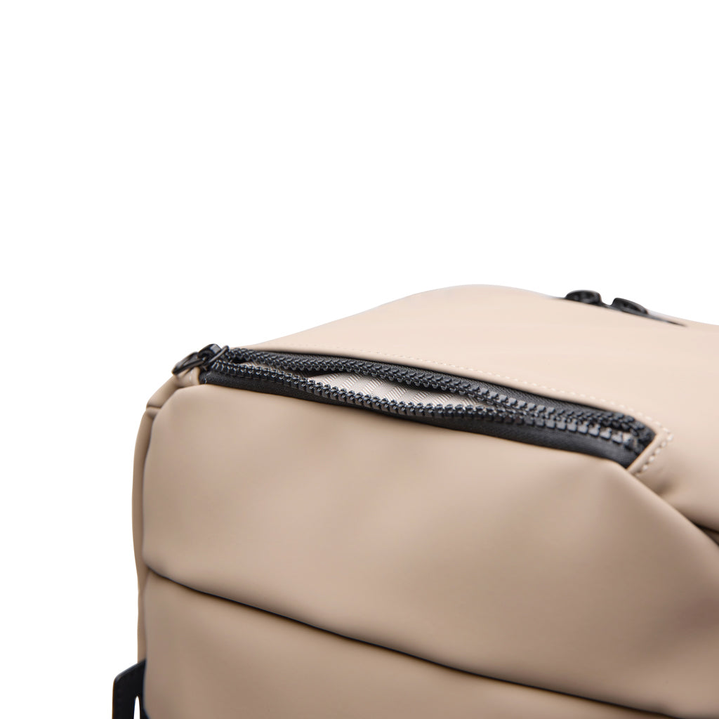 VINGA Baltimore RCS explorer's backpack